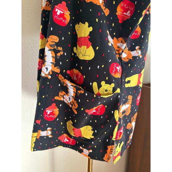 DISNEY Winnie the Pooh Scrub Top | LARGE - Picture 5 of 7